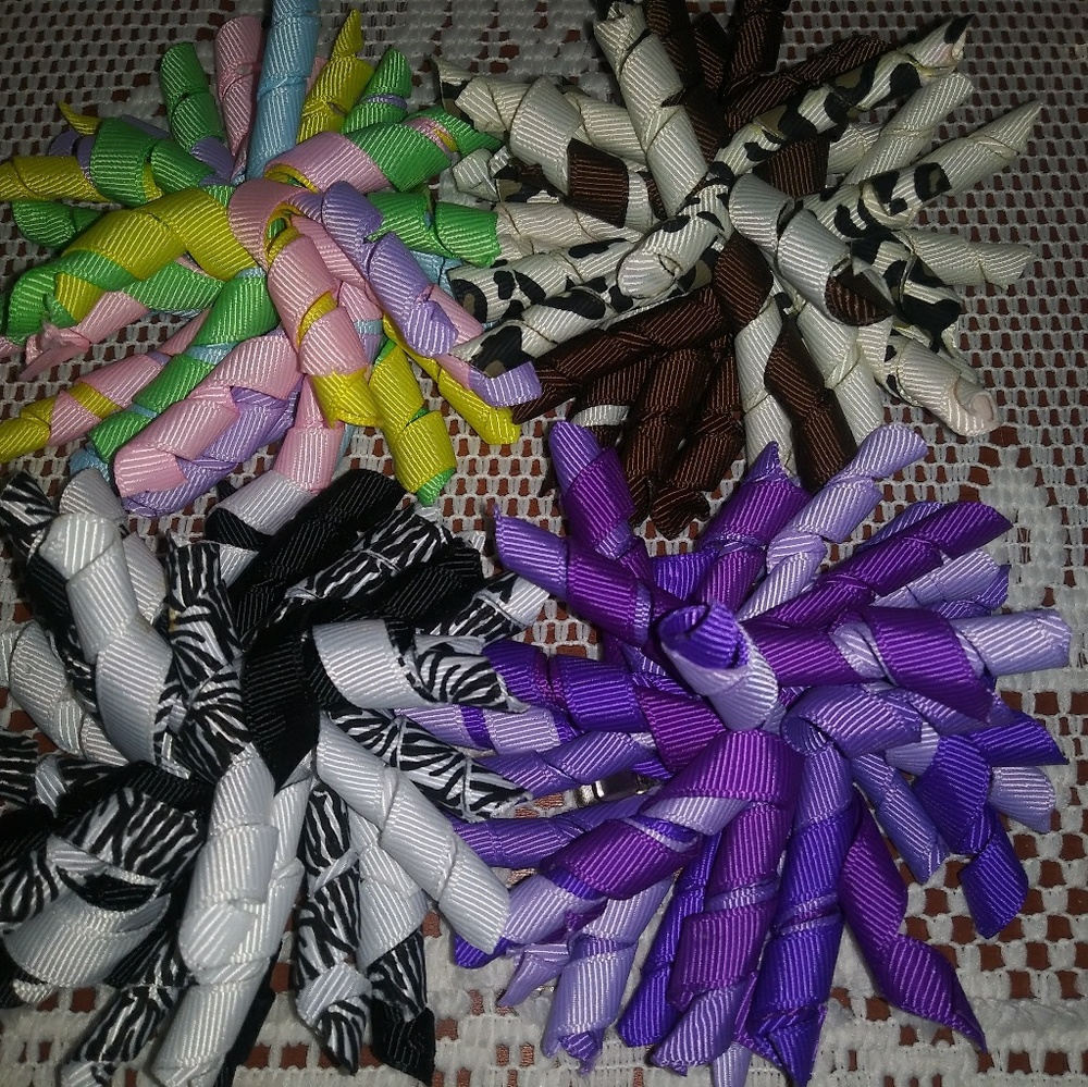 Lot of over 30 hair bows